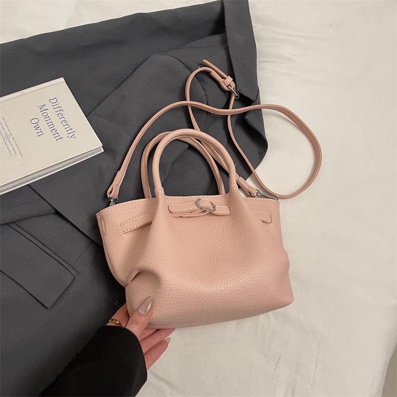 Foreign order premium sense bag women's large capacity 2025 new summer versatile messenger casual hand-held pleated bucket bag