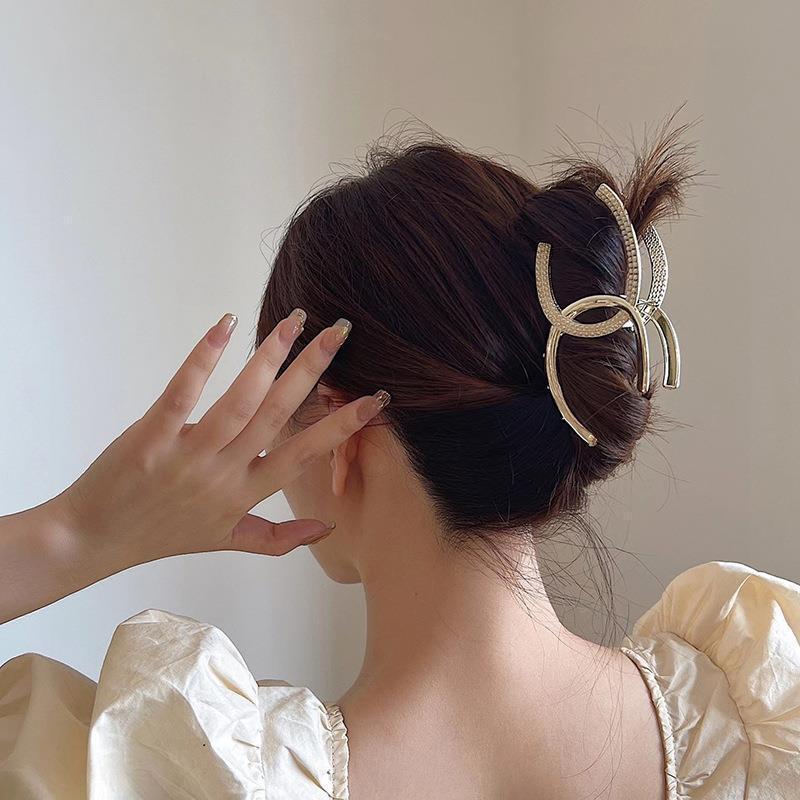 High-Quality Double C Pearl Hairpin: Elegant Electroplated Shark Clip for Stylish Hair Grabbing