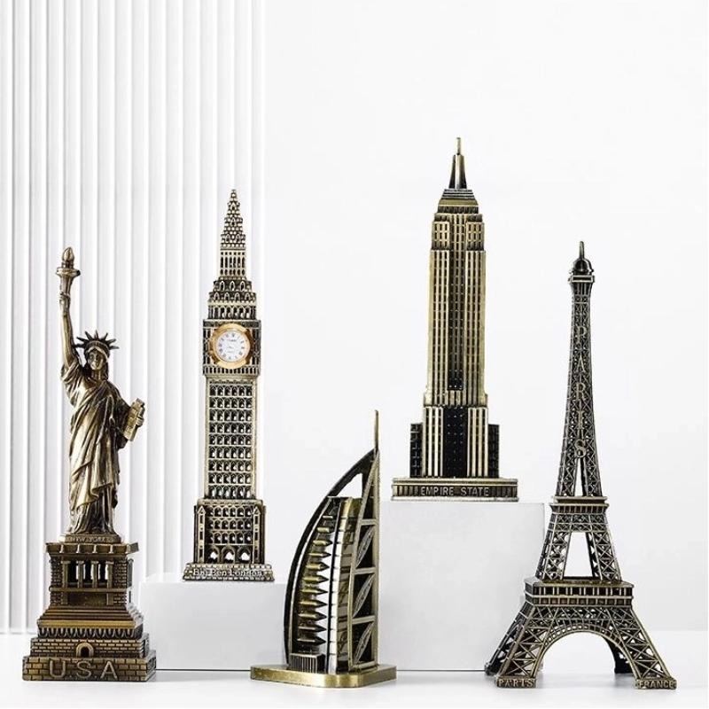 Statuetta Metallo Retro – Decorazione da Tavolo per Casa e Ufficio Souvenir Regalo