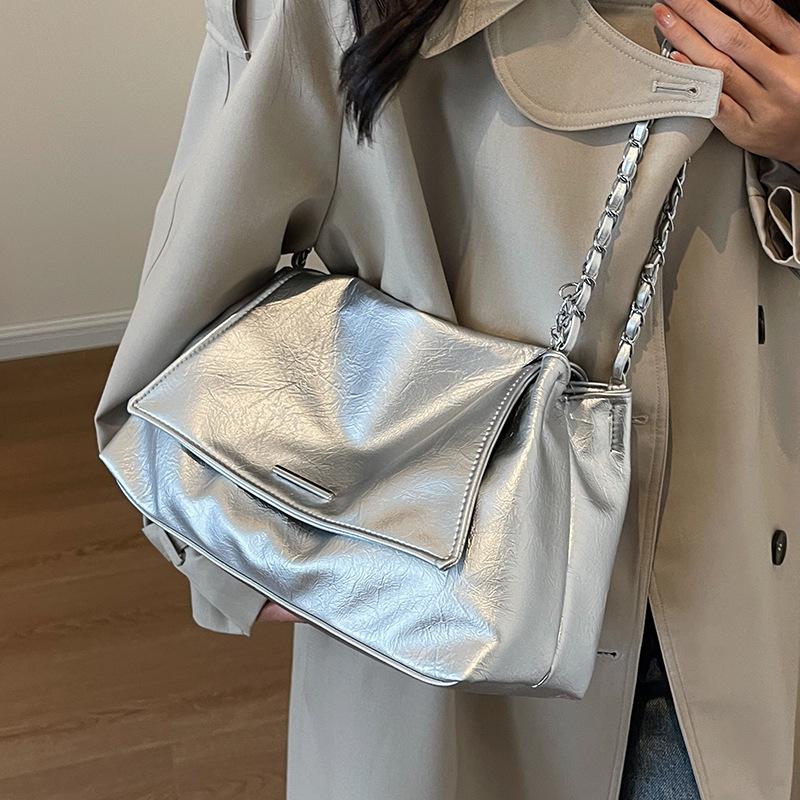 Spring and Summer Hot Sale Casual Large-capacity Soft Leather Tote Bag Korean Version Fashion Commuting Lazy Wind Chain Shoulder Bag Women