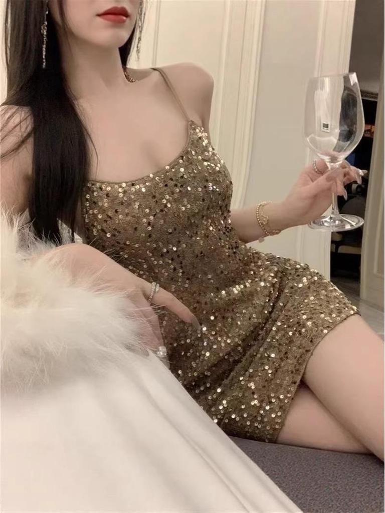 Sparkling Sequin Sleeveless Formal Dress - Waist-Cinching, Hip-Hugging Short Dress for a Figure-Flattering Look.