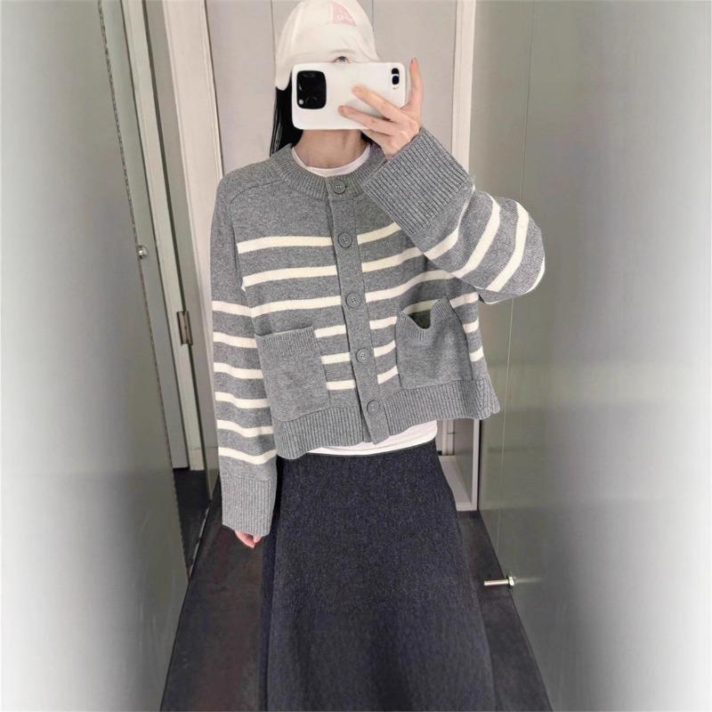 Crew neck contrasting striped knitted cardigan autumn and winter new casual loose short sweater jacket women