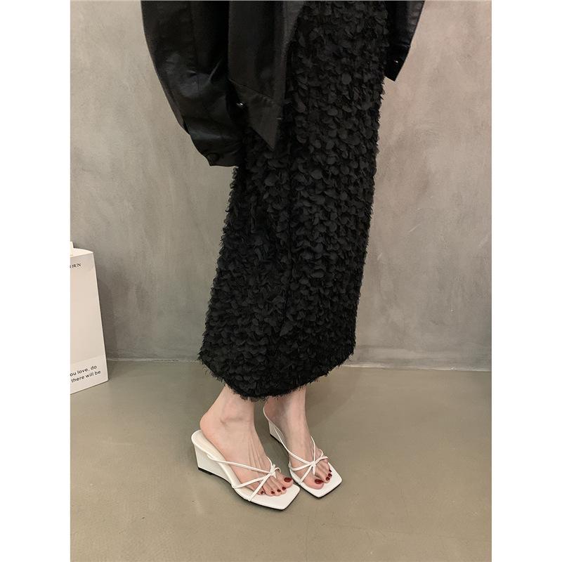 Niche high-heeled leopard print cool slippers fashionable outer wear 2025 new summer French beautiful slope heel with skirt sandals