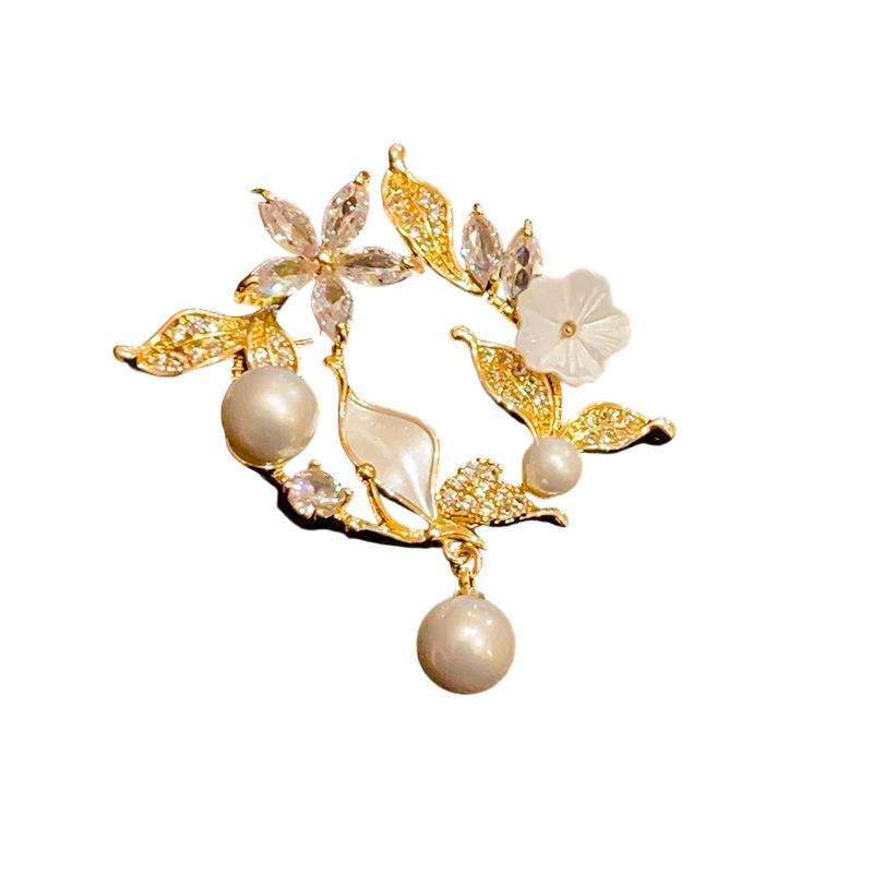 14K Gold Plated Zirkon Blume Perle Brosche: Exquisites, vielseitiges Accessoire für Damen