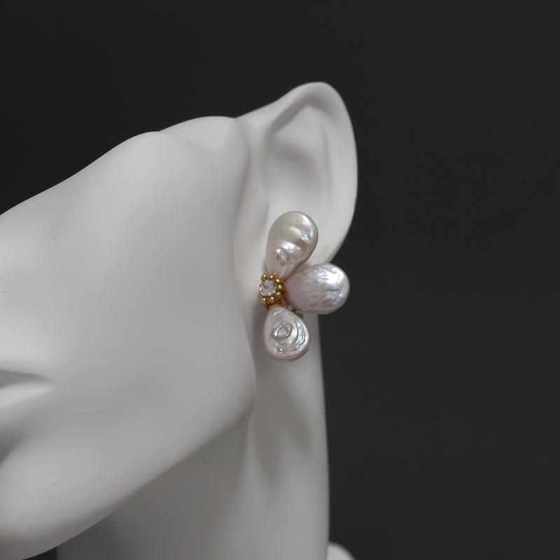 Light Luxury Baroque Pearl and Floral Stud Earrings