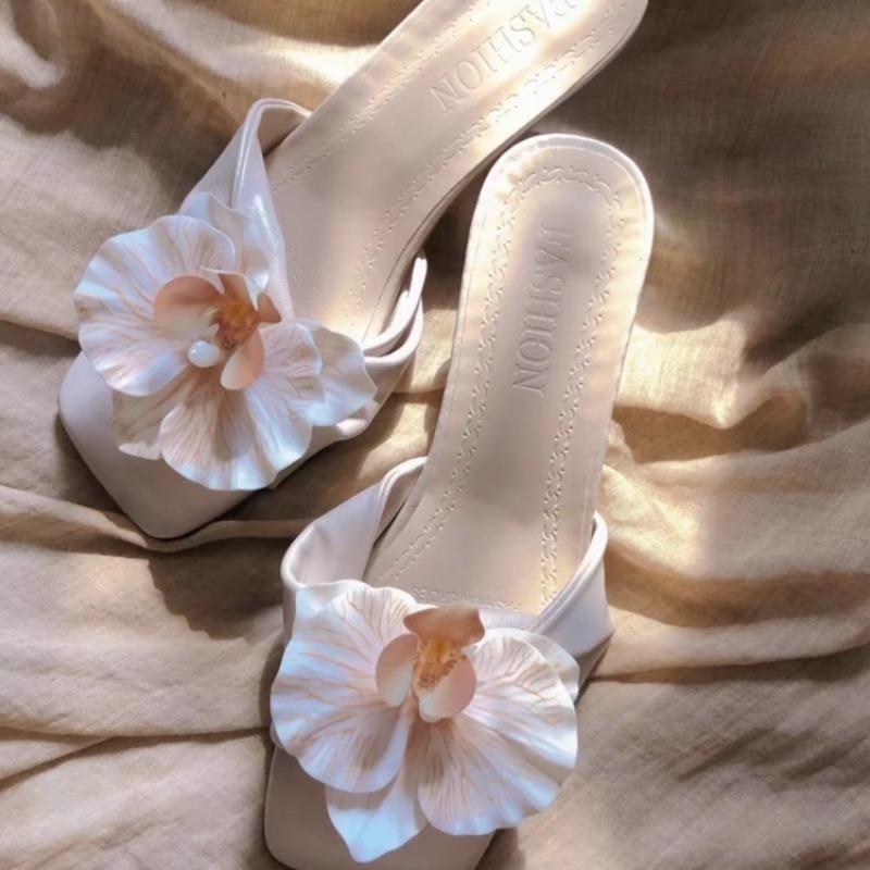 Fashion The New Summer Style of One-line Flip-flops with A Unique and Exquisite Floral Style and Fairy-like Slim Heels Is Full of Charm