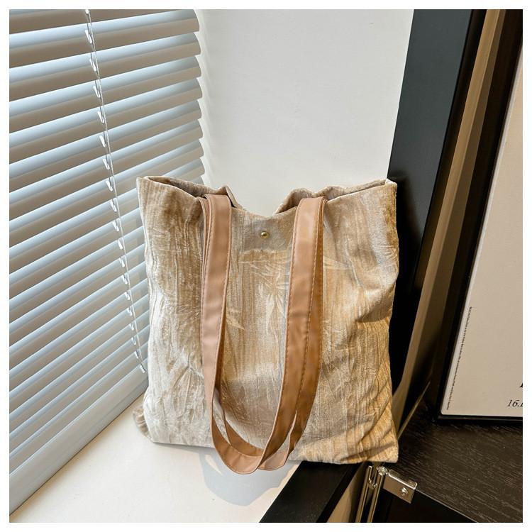 

Stylish 2024 Fashionable Handbag For Women Trendy Versatile Shoulder Crossbody Bag хакі