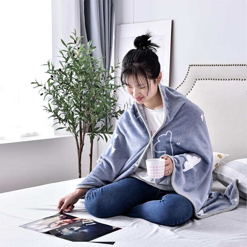 

Louis Kellogg Acrylic Shawl Blanket Lounge Set