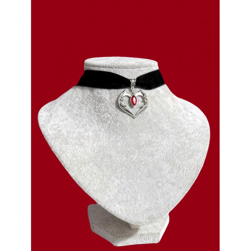 Jun An Gothic Retro Velvet Black Heart Necklace for Halloween