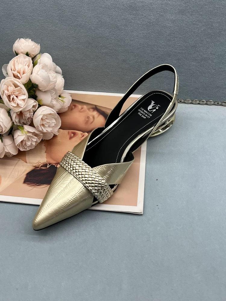 

2025 pointed lantern hollow woven gold leather low heel sandals 3.5cm pointed head word with thick heel single shoes women 40