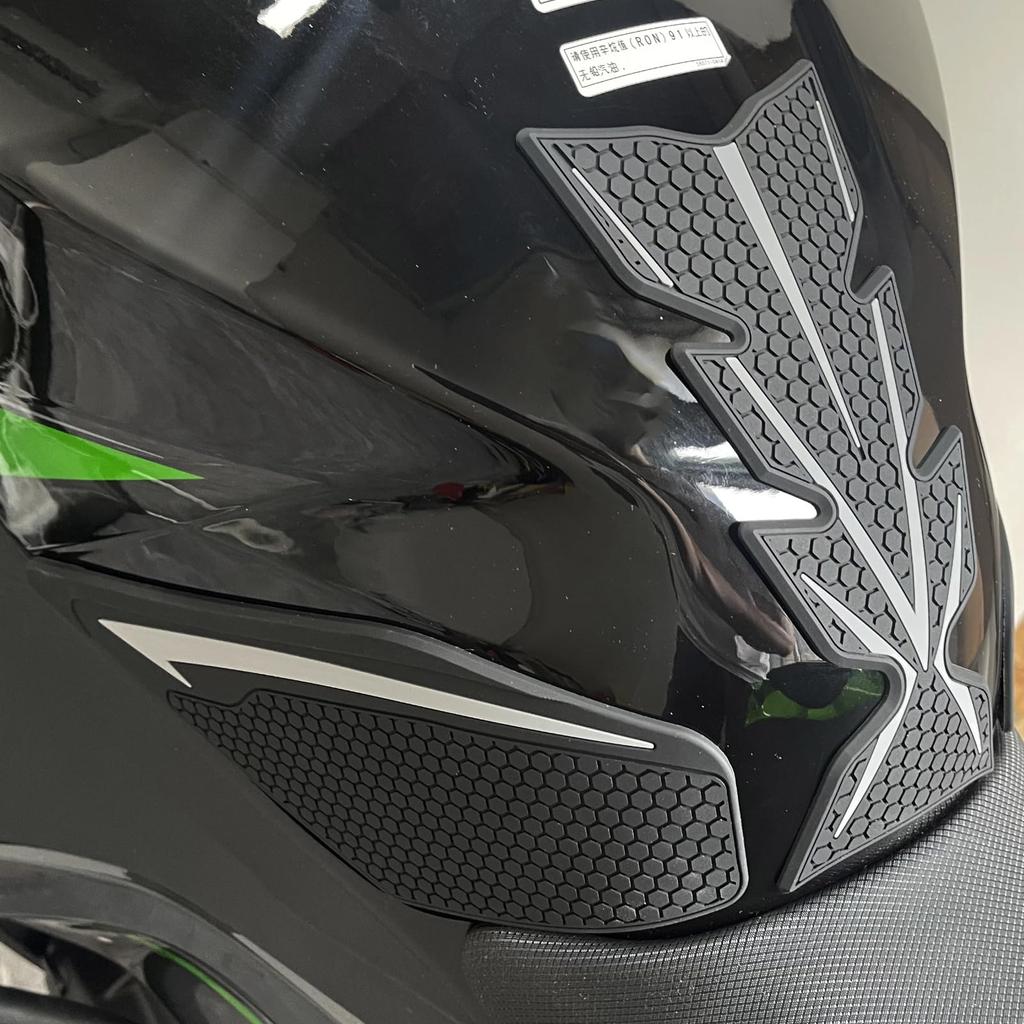 BYEMTTY Traction Pad Street Bike Kit for Kawasaki Ninja 400 (2018-2024), Ninja 250 (2019-2024), Z250 (2019-2024), and Z400 (2018-2024) Tank Pad (Gray)