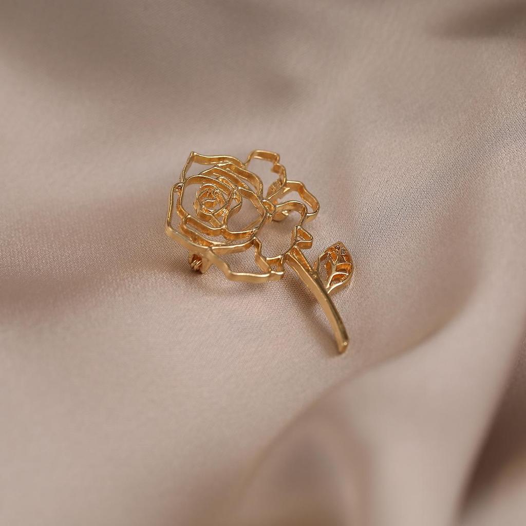 Hollowed-out Metal Rose Brooch High-end Feminine Coat Brooch Design Sense Metal Clip Exquisite Camellia Flower Chest Clothing Accessories