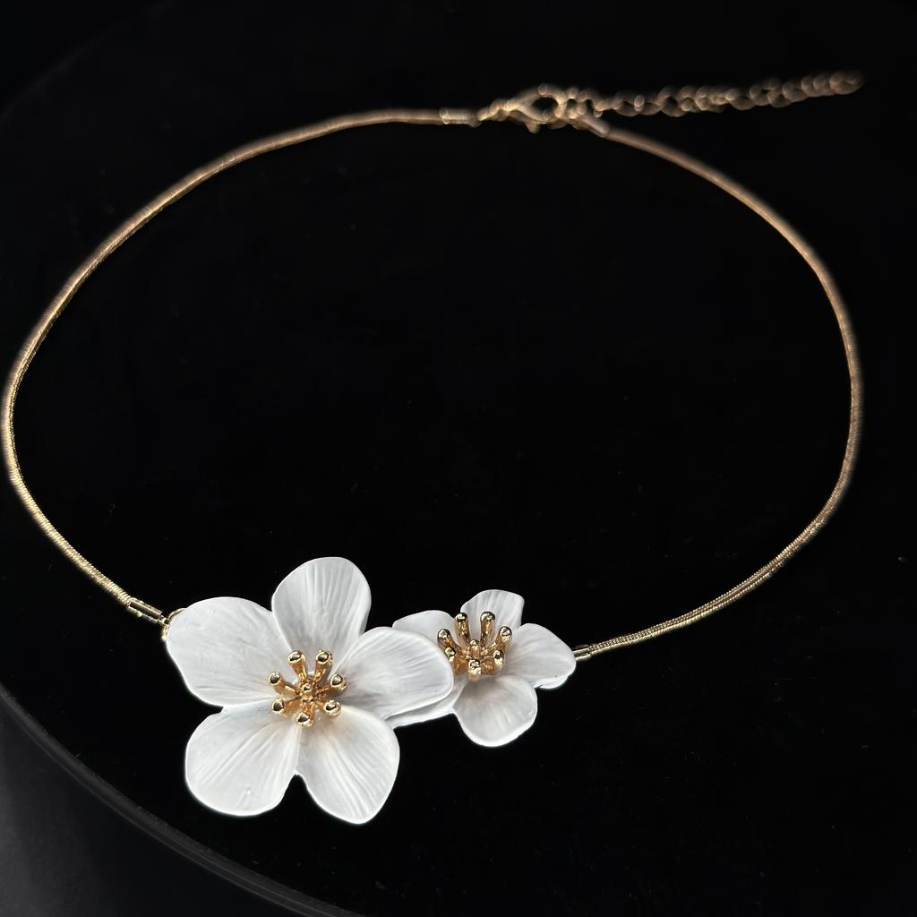 1pc Adjustable White Floral Necklace, Elegant & Versatile, Suitable For Women Everyday Wear, Vacation, Party And As Gift