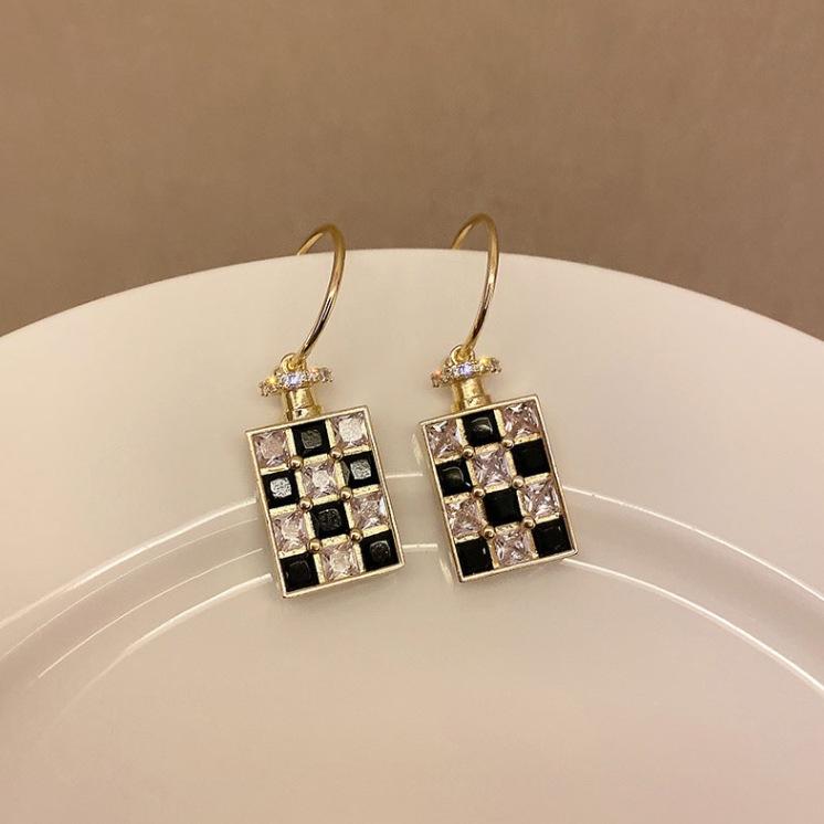 Temperament square checkerboard rhinestone earrings women, design sense small fragrant style earrings Internet celebrity earrings