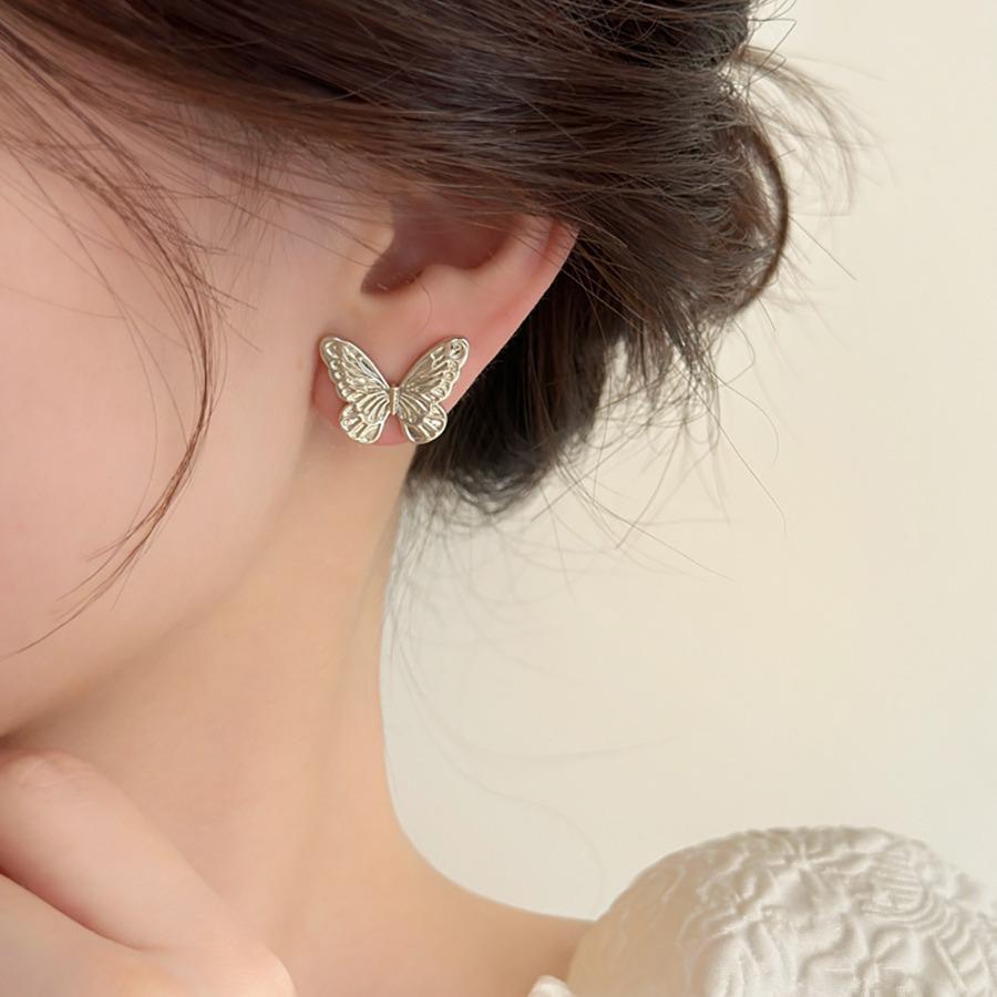 Elegant Silver Butterfly Pearl Versatile Stud Earrings - Retro Luxury Ear Accessories