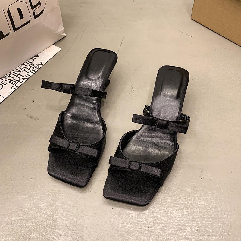 2025 summer new versatile sweet wind slippers fashion trend simple Internet celebrity sandals casual slope with cool slippers