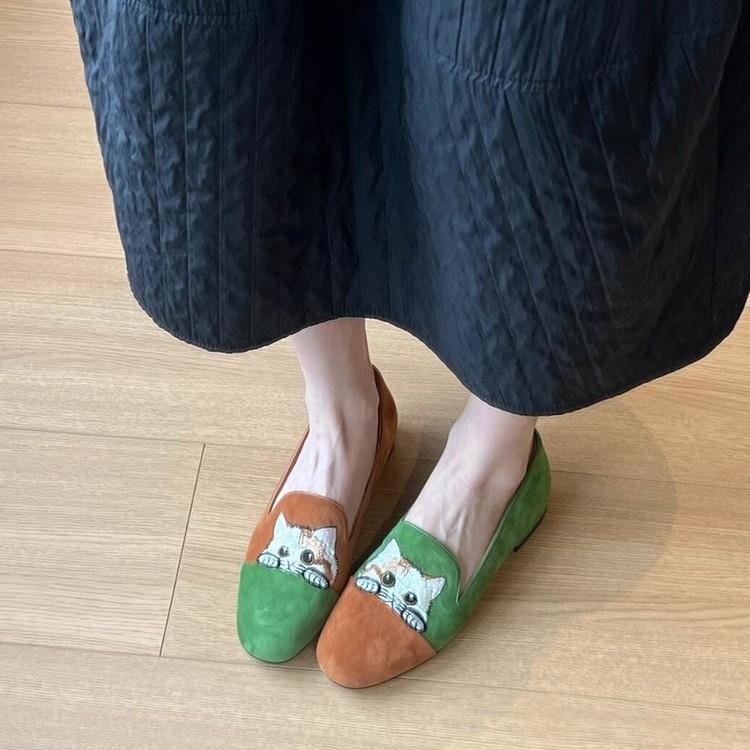 Sheepskin version~ New embroidered kitten loafers for women with one foot, simple outer wear, flat-bottomed comfortable leather single shoes