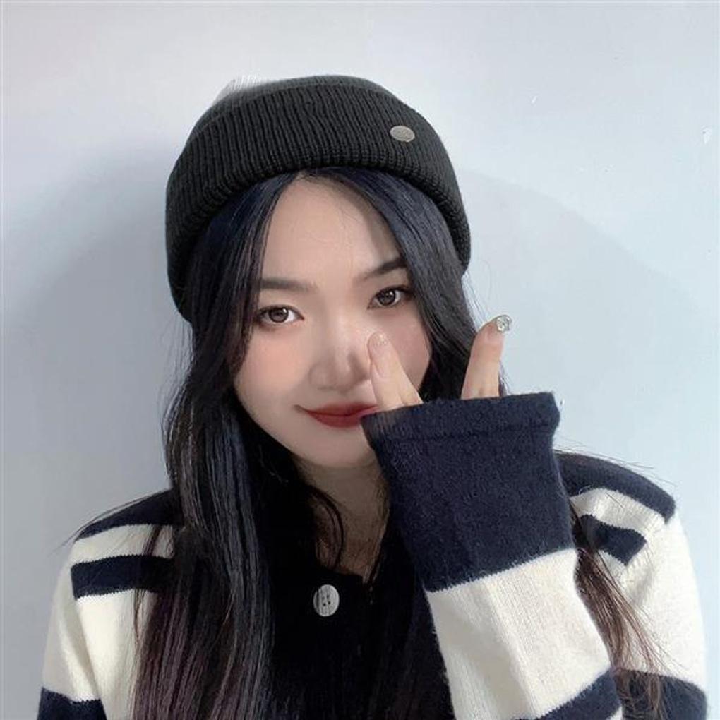 Gradient Knit Beanie (Black)