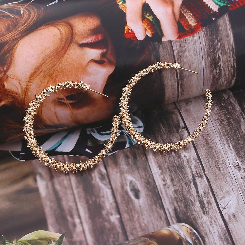 New Fashion Trend Geometric Gold Color Hoop Earrings Ladies Simple Round Hollow Pendant Open Earrings Fashion Jewelry Gift 