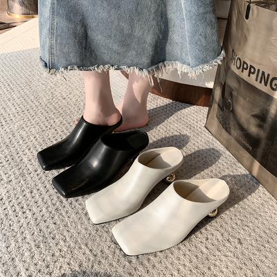 Nouvelles Pantoufles Baotou pour Femmes en Peau de Mouton Blanche à Bout Carré Texturées Élégantes Décontractées Simples Sens Classique Talons Verre à Vin