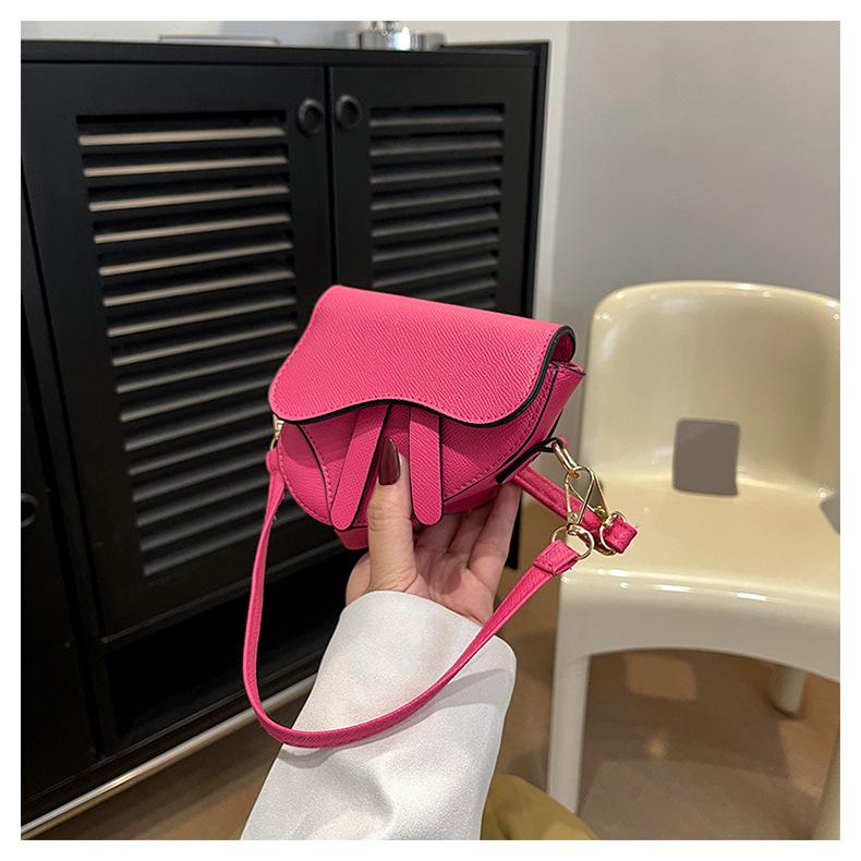 

Весна новая сумка мини-сумка сумка-пельмень модный тренд сумка-мессенджер атмосфера красивая личность дизайн сумка на плечо розы красного