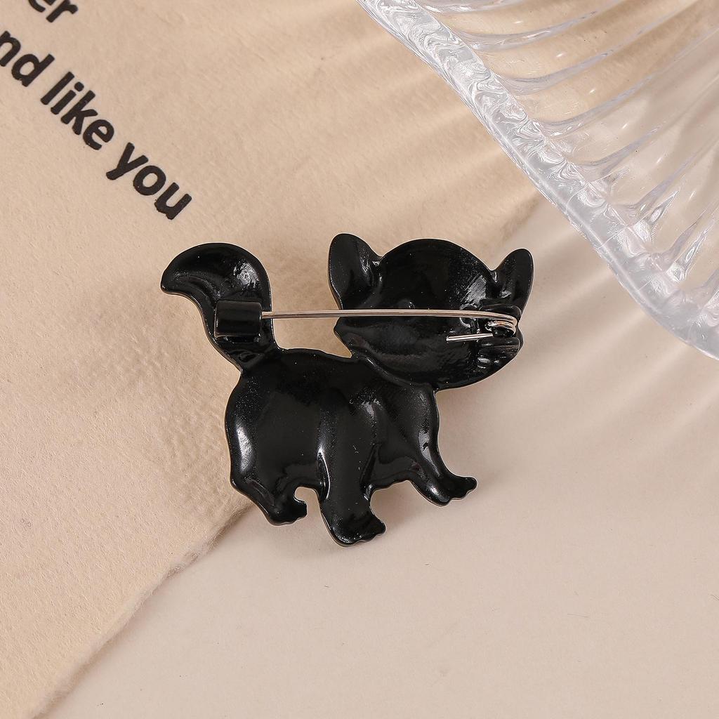 Creative Kitten Brooch: Fashionable Animal Pin for Clothing Accessories, European & American Style