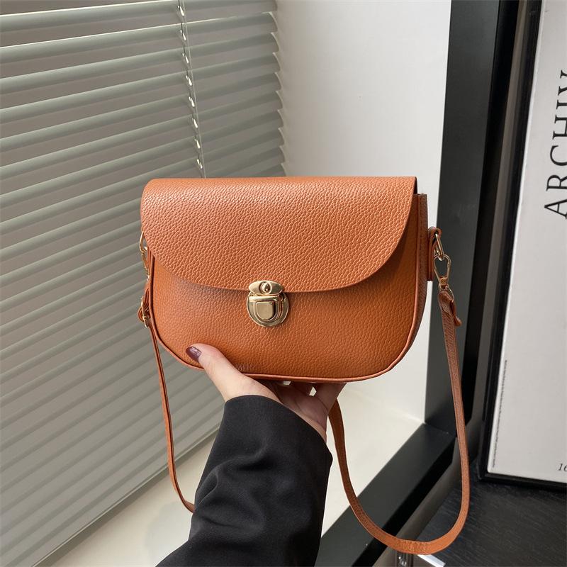 New casual versatile simple solid color temperament advanced texture simple retro shoulder messenger bag saddle bag