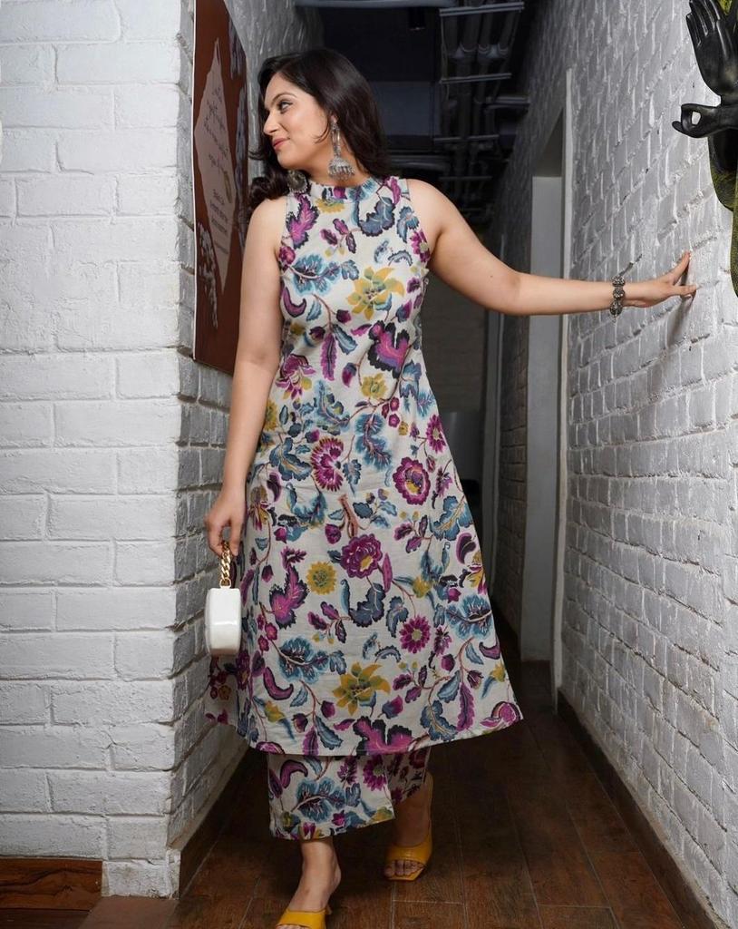 Party Wear Wunderschönes Kurta-Hosen-Set aus Baumwolle, indisches Designer-Top und Tunika-Kurti-Cord-Set für Damen