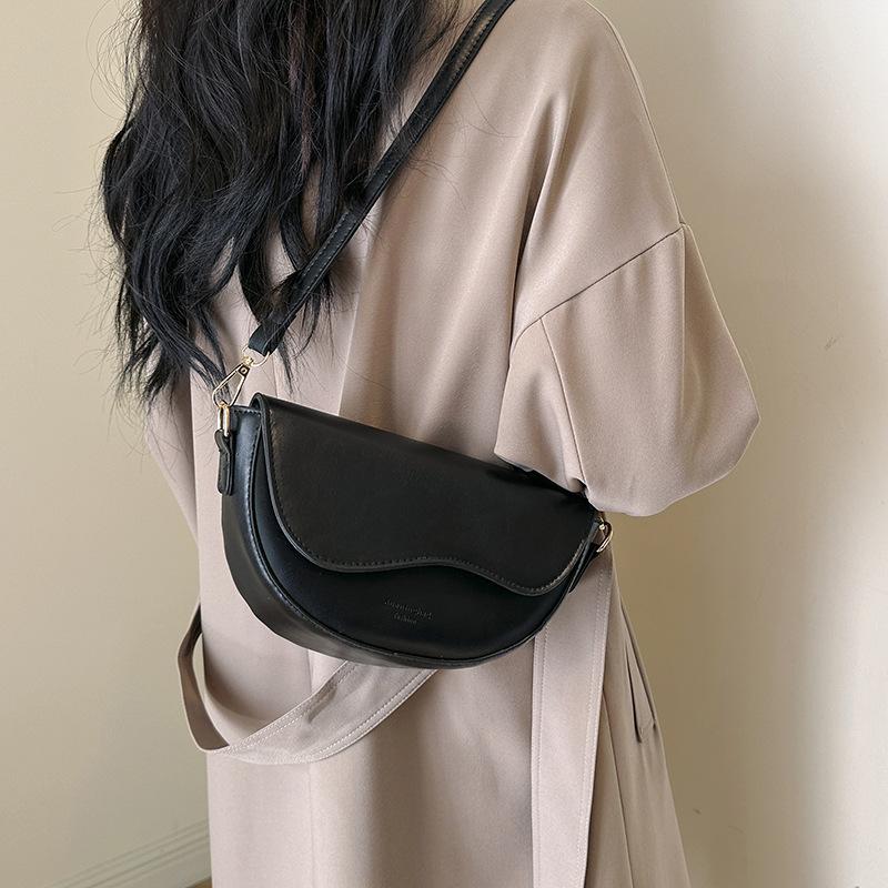 Textured Small Bag Women's 2025 New Popular Retro Versatile Messenger Bag Fashionable Shoulder Underarm Bag Small Square Bag Tide