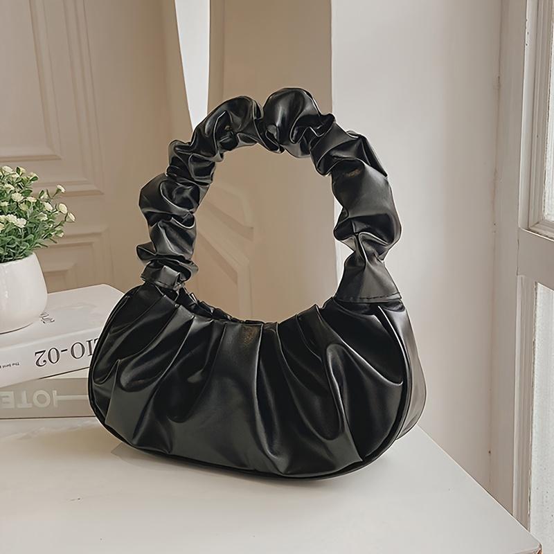 A Stylish Pleated Cloud Bag Designed for Women, Perfect for The Shoulder Or As an Armpit Bag, Featuring a Trendy And Versatile Design.