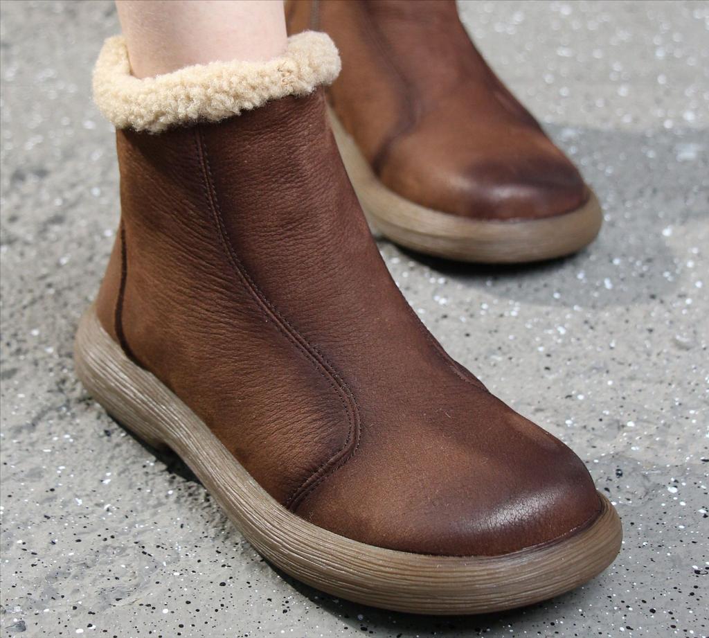 Travel, autumn and winter new women's boots retro round head side zipper short boots casual cigarette boots women