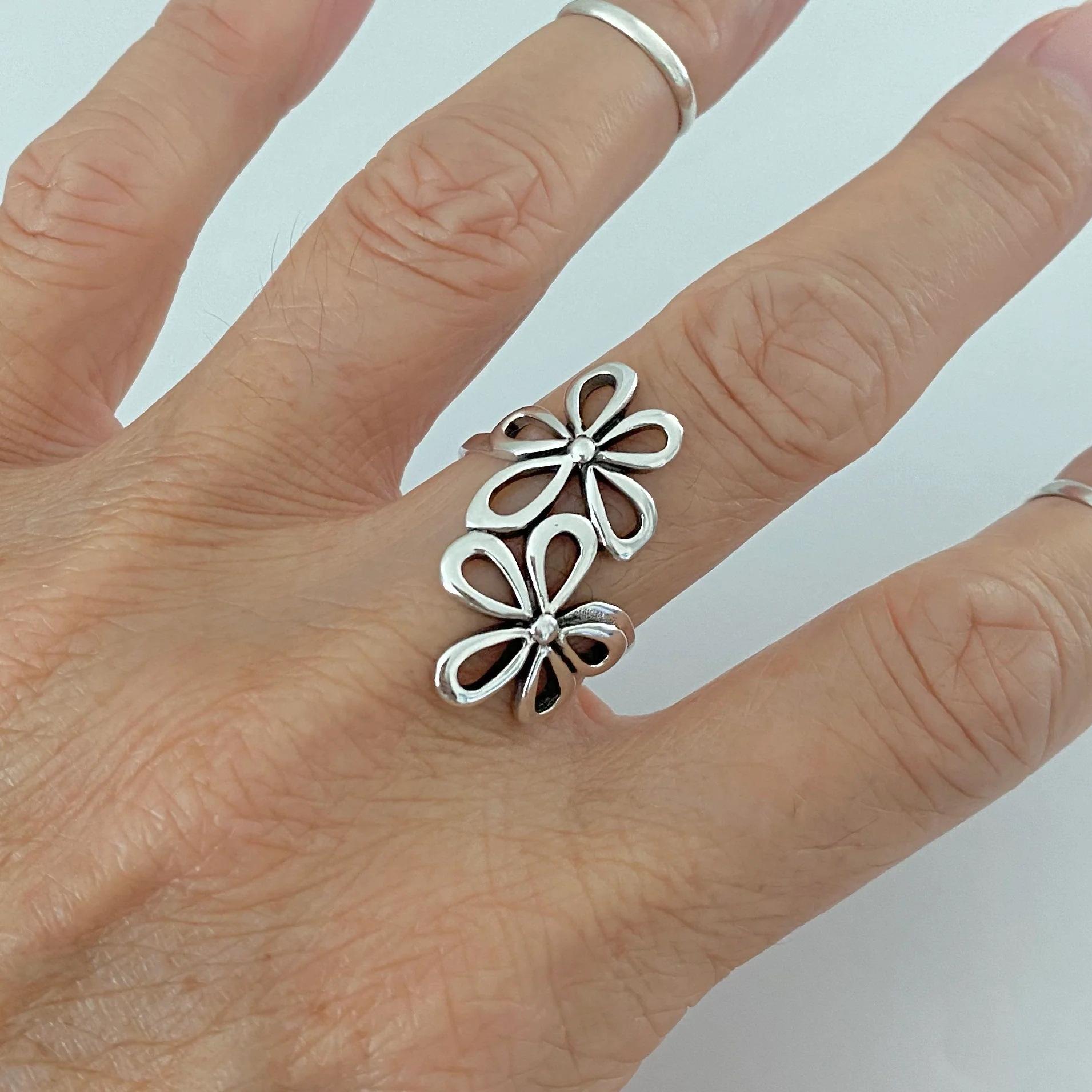 

Simple Hollowed Out Flowers Ring Women s Adjustable Opening Finger Rings Gold Color Stainless Steel Metal Punk Knuckle Zircon