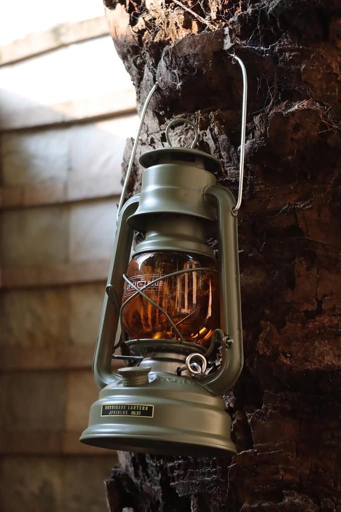 Lantern Marsh Oil Lantern, Kerosene Lantern, Portable Lighting for Outdoor Camping, Hand Lantern, Vintage Lantern (Dark Green)