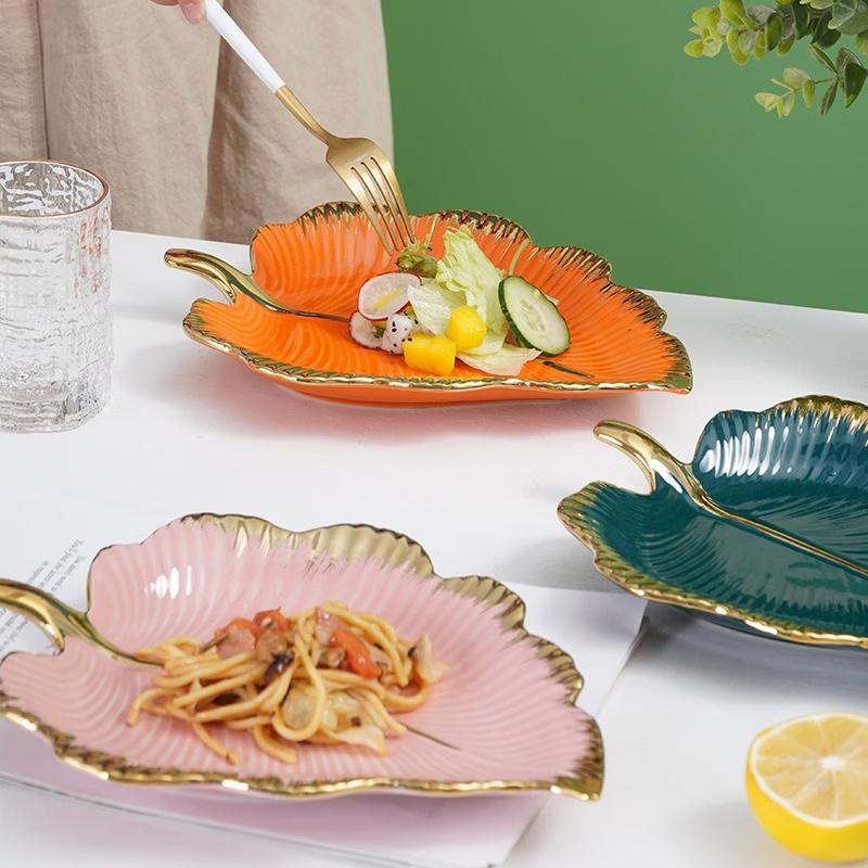 Piatto in Ceramica Nordica a Forma di Foglia