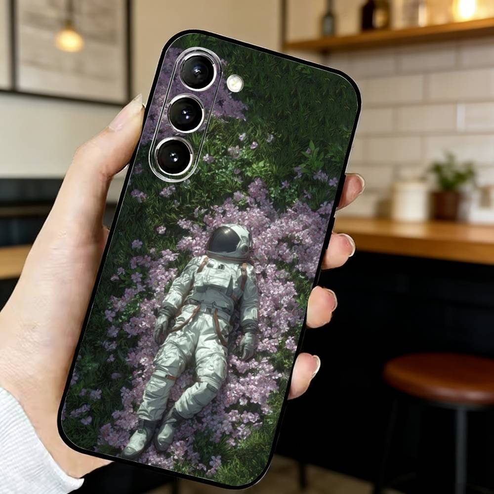 

Astronaut Phone Case For Samsung S25,24,23,22,30,21,Ultra,Plus,Lite,FE,Black Soft Case Samsung S23ULTRA5G