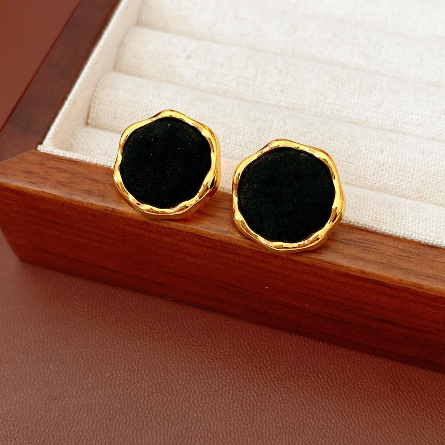 6 Colors Retro Red Flocking Trapezoid Stud Earrings Women's Round Geometric Velvet Ear Studs Charms Casual Ear Jewelry Bijoux K1