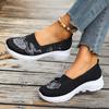 Un Par de Zapatos Casuales Nuevos de Primavera y Verano con Decoración Vibrante de Mariposa, Ligeros, Cómodos y Transpirables