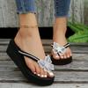 Modische Keilabsatz-Flip-Flops mit Schmetterlingsdekor für Damen, Pailletten-Slipper mit dicker Sohle für Damen, Sommer-Outdoor-Bekleidung, Strand-Rutschfeste Sandalen