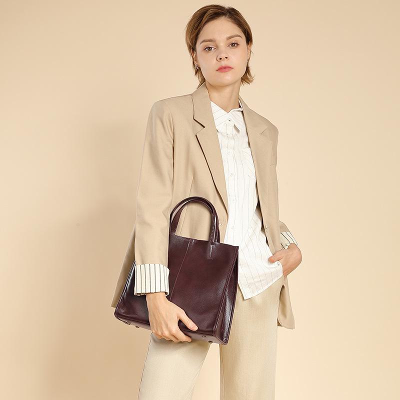 2024 Retro Cowhide Tote: Large Capacity Genuine Leather Shoulder & Messenger Bag for Autumn/Winter