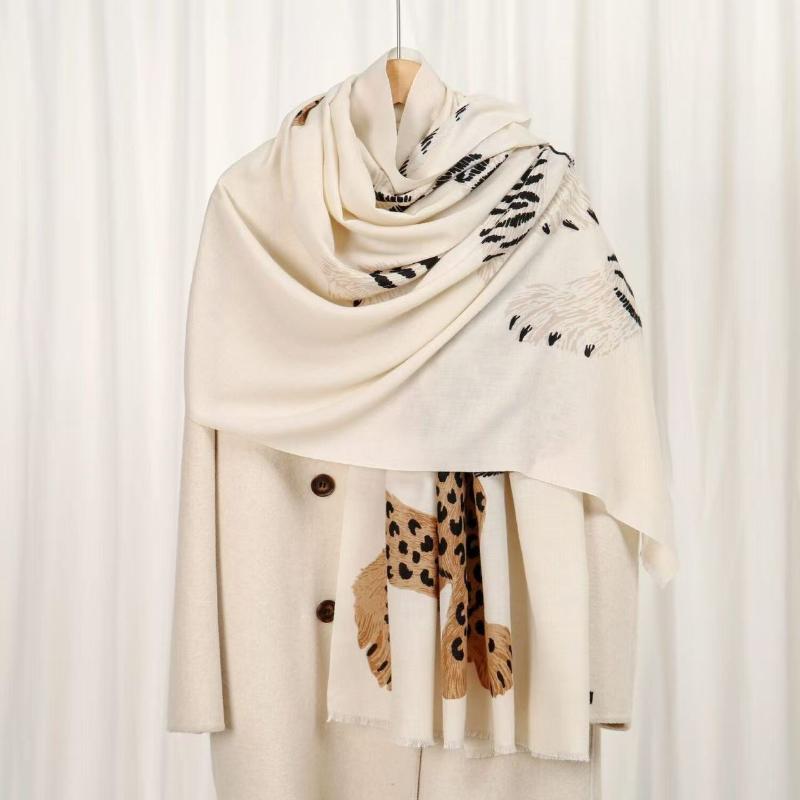 Luxury Women Scarf Leopard Tiger Print Scarf Soft Shawl Vintage Animal Scarf Oversized Breathable Neck Scarves Daily Outfit