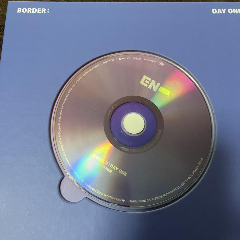 [USED] Official ENHYPEN penlight ver.1 & 2 albums included