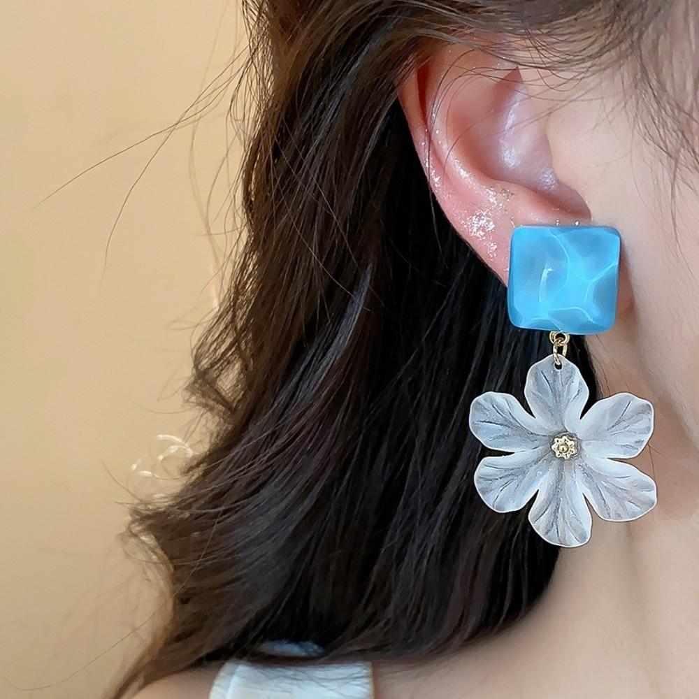 Temperament Acrylic Flower Earrings Big Floral Ladies Stud Earrings Women Earrings  Beach Vacation