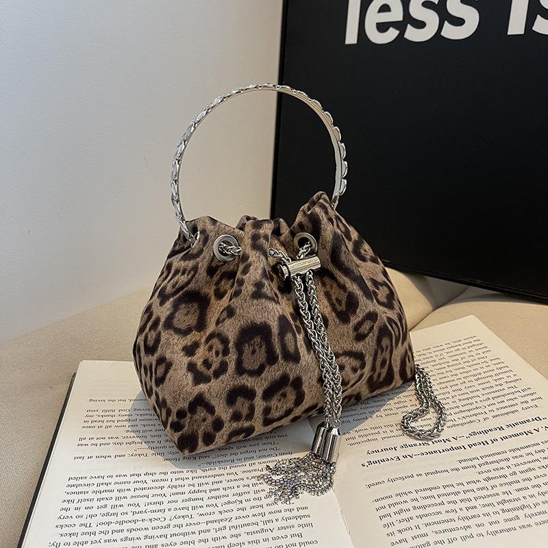 Leopard print fashion small bag spring new portable bucket bag retro chain oblique span bag