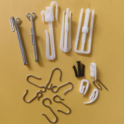 Regulowane haczyki do zasłon z podwójnym zębem - Metalowe i plastikowe, wzór serpentyna