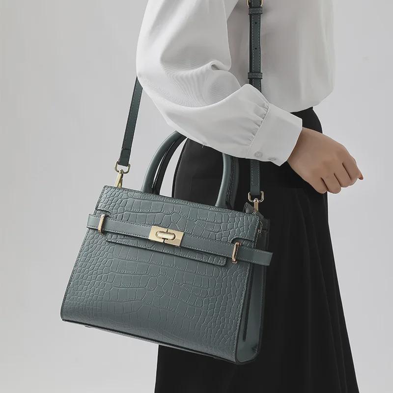 2025 Elegant Red Crossbody Handbag for Weddings - Ideal for Women and Mother-in-Laws