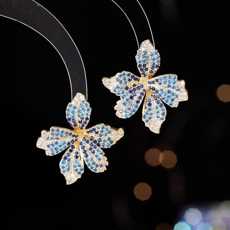 

Модные женские серьги-гвоздики с цветами и листьями из циркония, серебряные иглы 925 пробы, преувеличенные серьги-гвоздики с эффектом холодного ветра, универсальные серьги-гвоздики