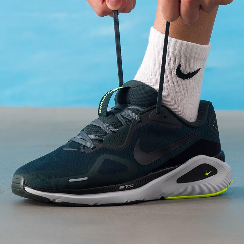 

Nike Men s Running Shoes HJ1102-300 9.5