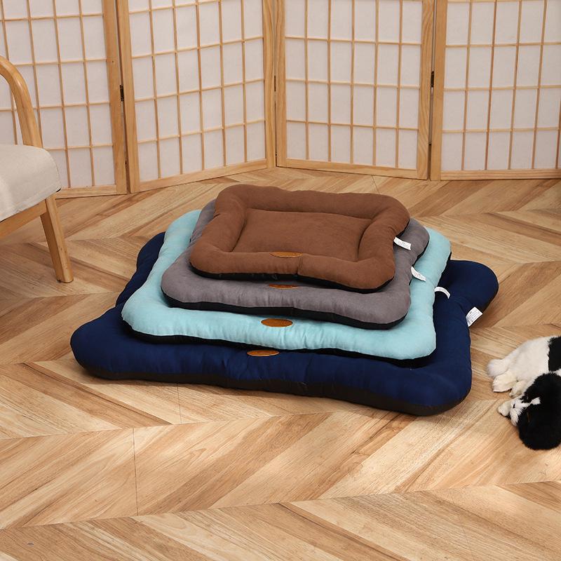 Plush Pet Mat: Washable, Bite & Scratch Resistant for Cats & Dogs, Suitable for All Seasons