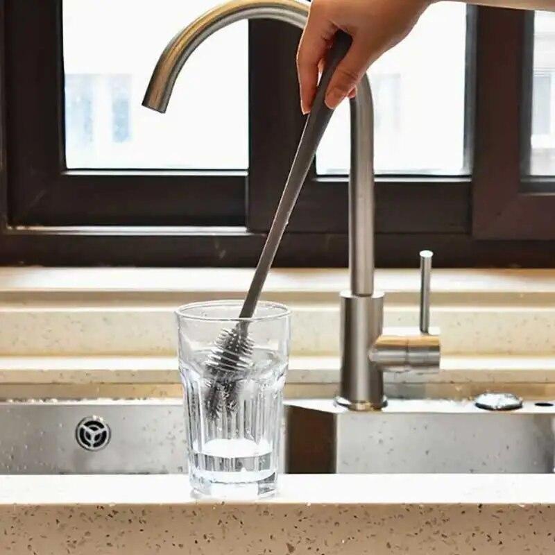 Brosse de nettoyage en silicone à long manche pour bouteilles et verres thermos
