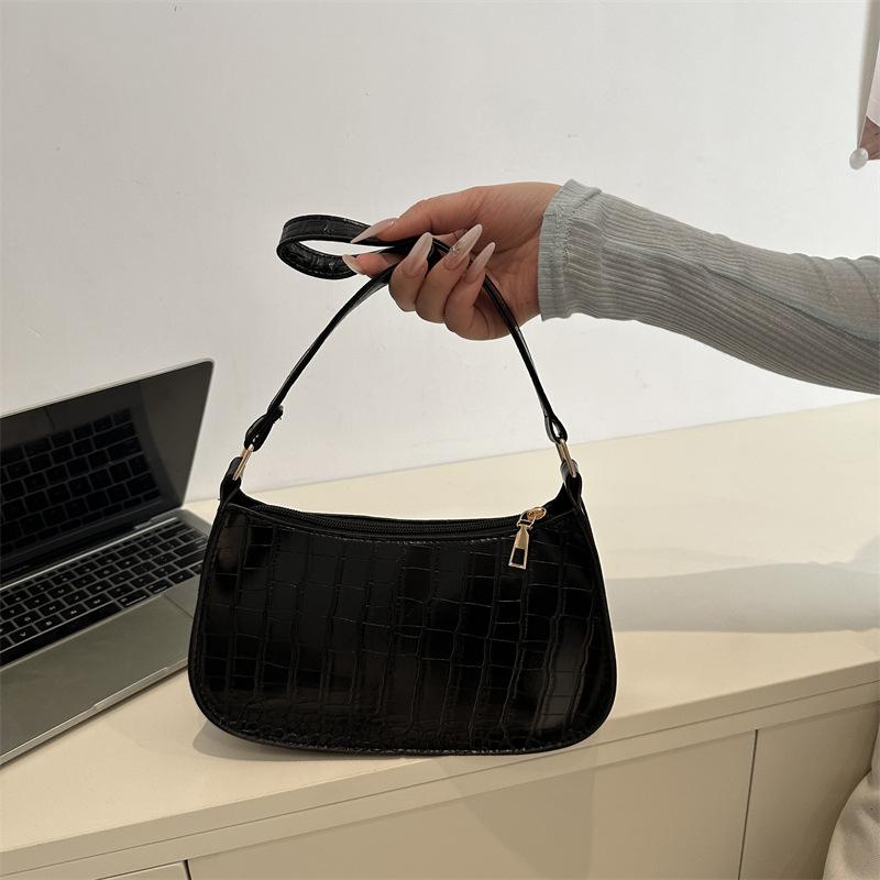 

Популярная новая сумка под мышкой в зарубежном стиле с каменным узором 2025 года, женская корейская версия, универсальная однотонная повседневная сумка через плечо чёрный